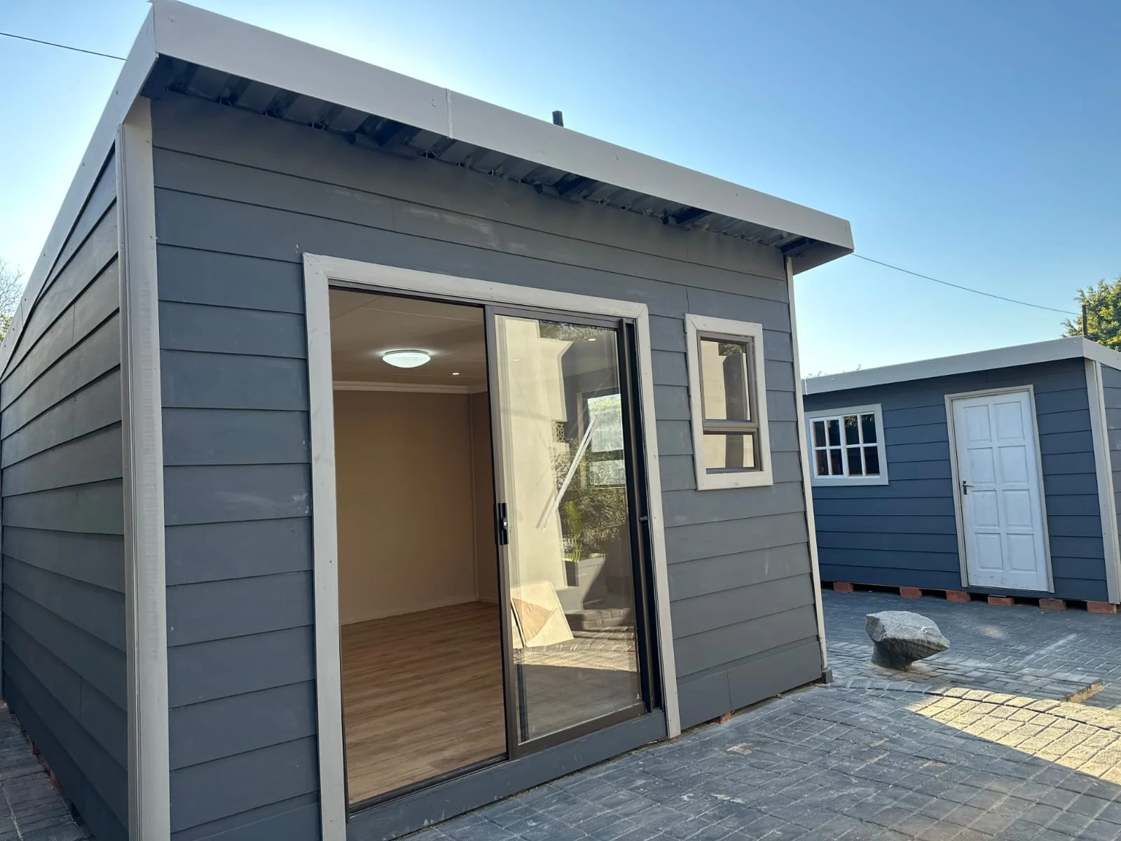 Nutec Wendy house with aluminium sliding door