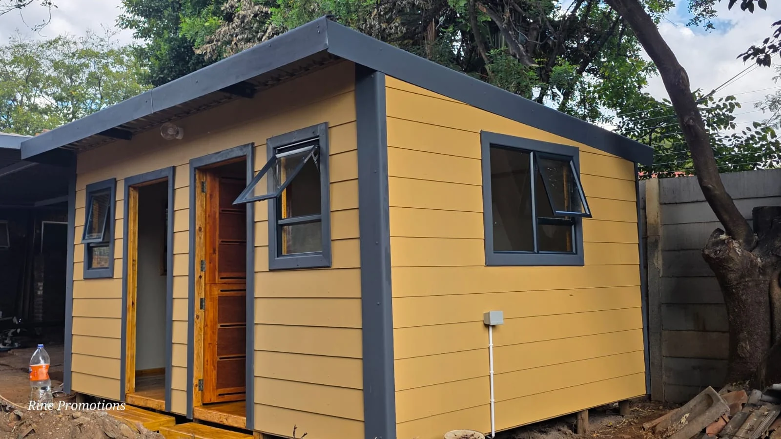 Nutec office Wendy house with aluminium windows