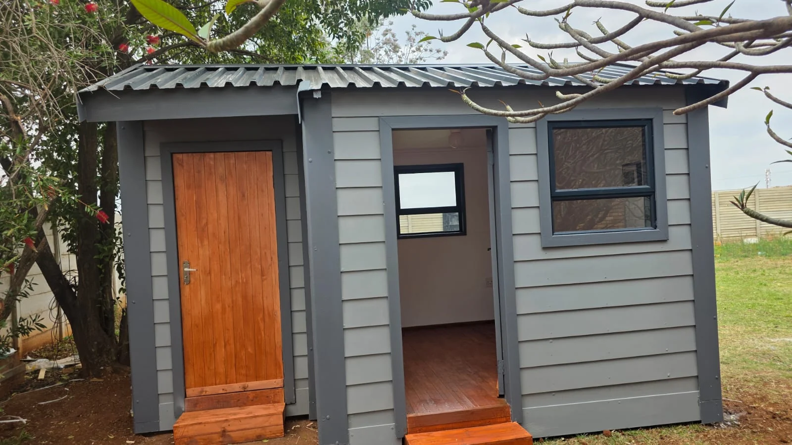 Small Nutec Wendy room with wooden door
